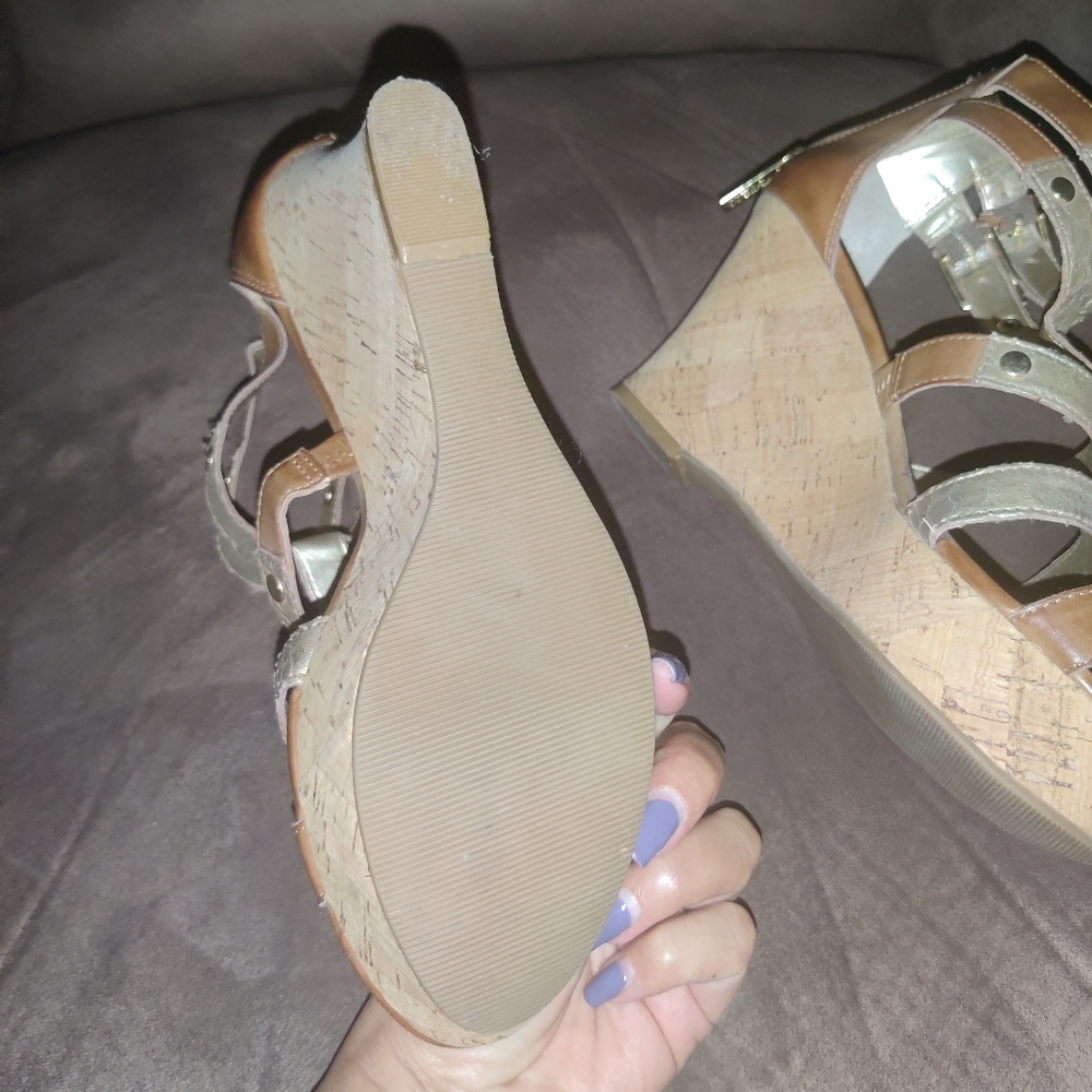 Woman's guess wedges